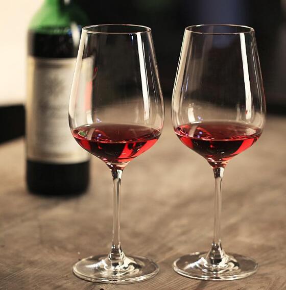 红酒杯怎么选(选一款品质好的波尔多酒杯即可满足90%的需求)